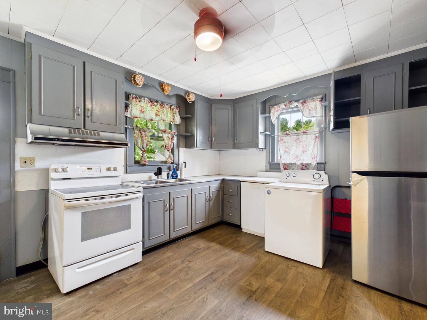 310 Lillian Street photo 20