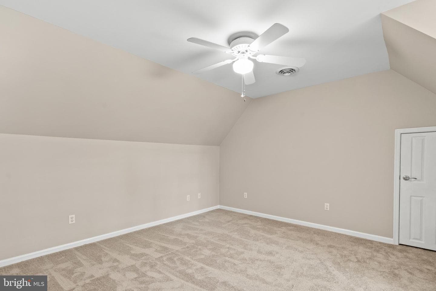 909 Zircon Court photo 31