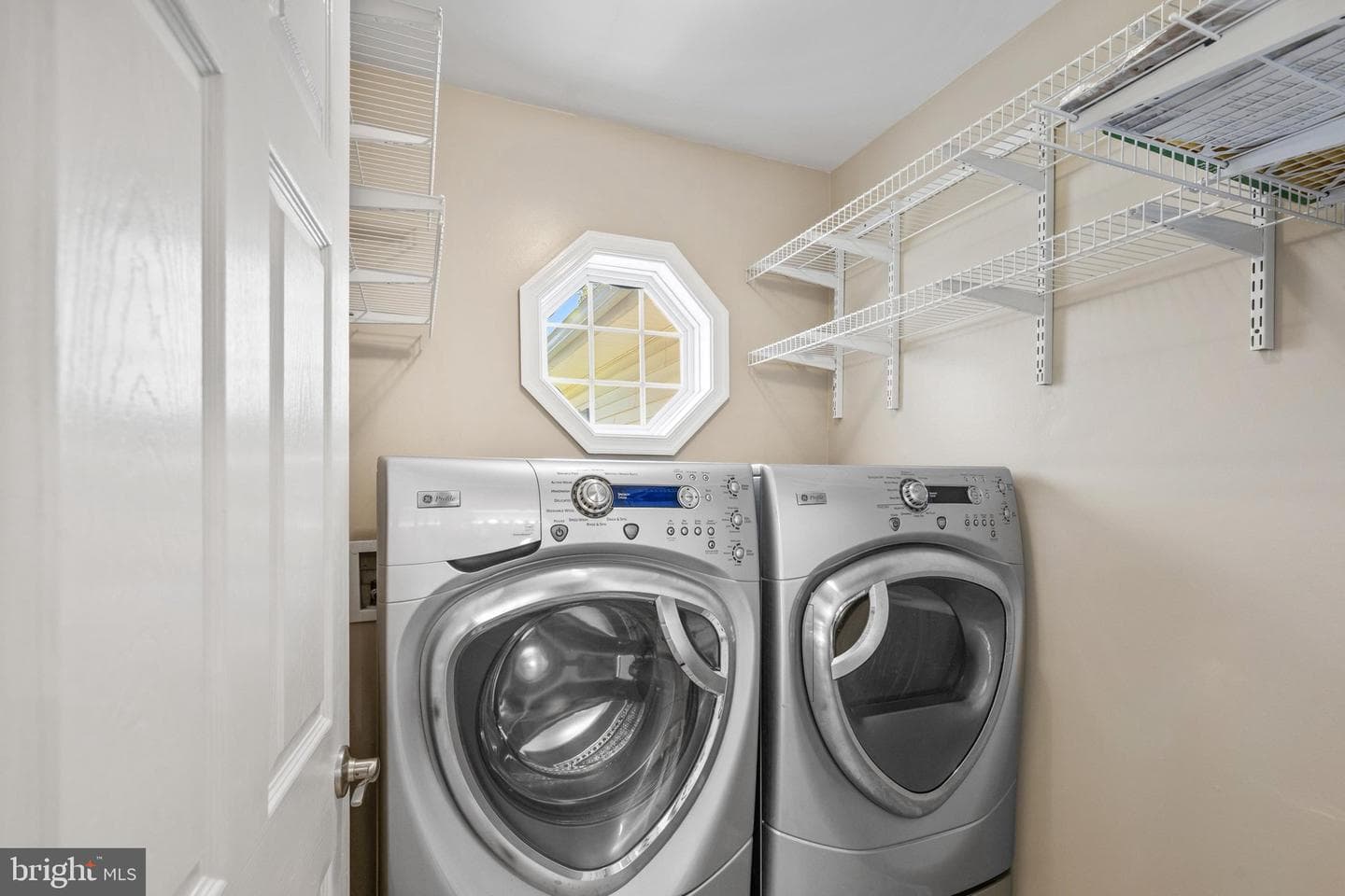 909 Zircon Court photo 34
