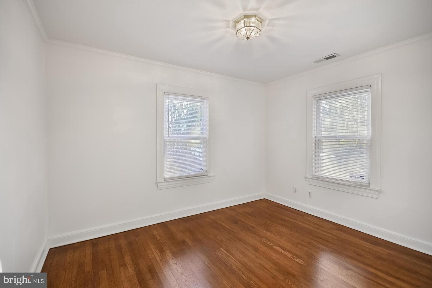303 S Park Drive photo 17