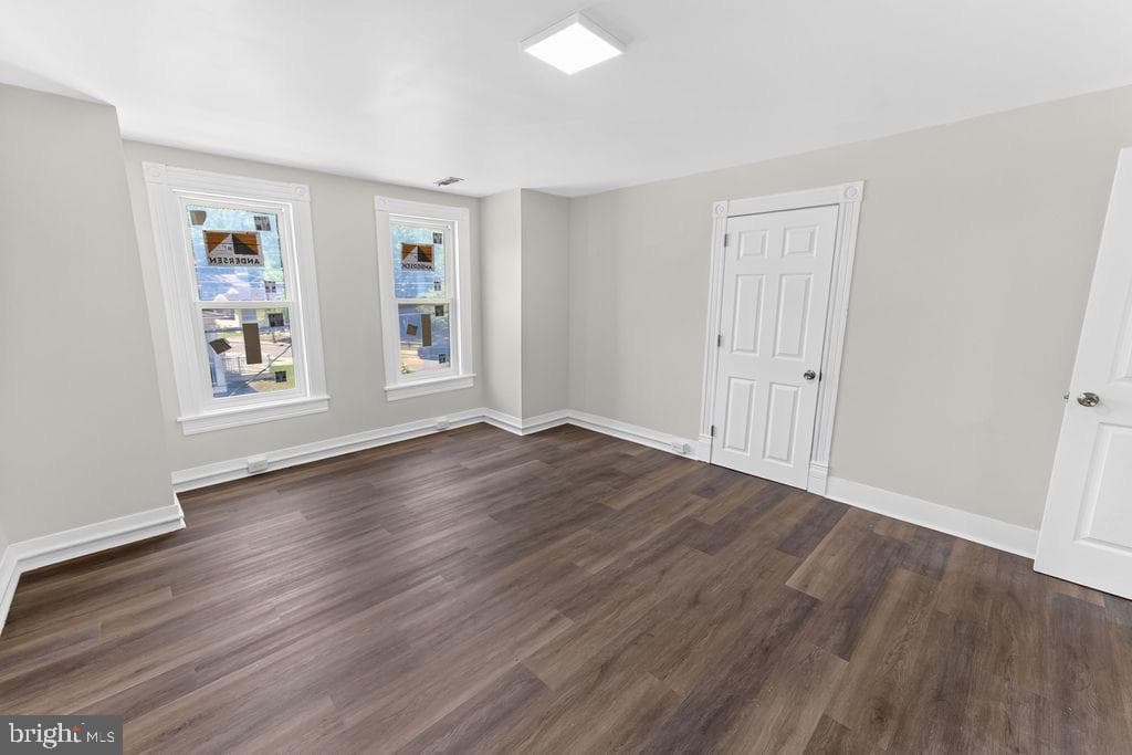 307 Newton Street photo 19