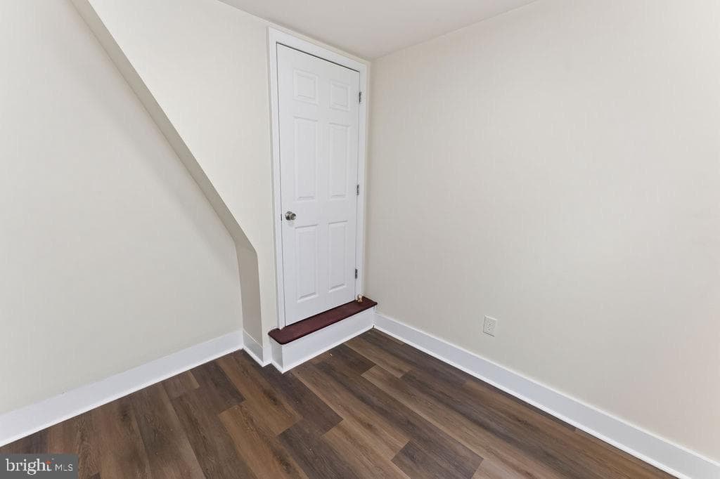 307 Newton Street photo 29