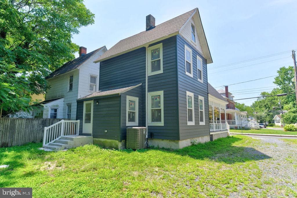 307 Newton Street photo 31