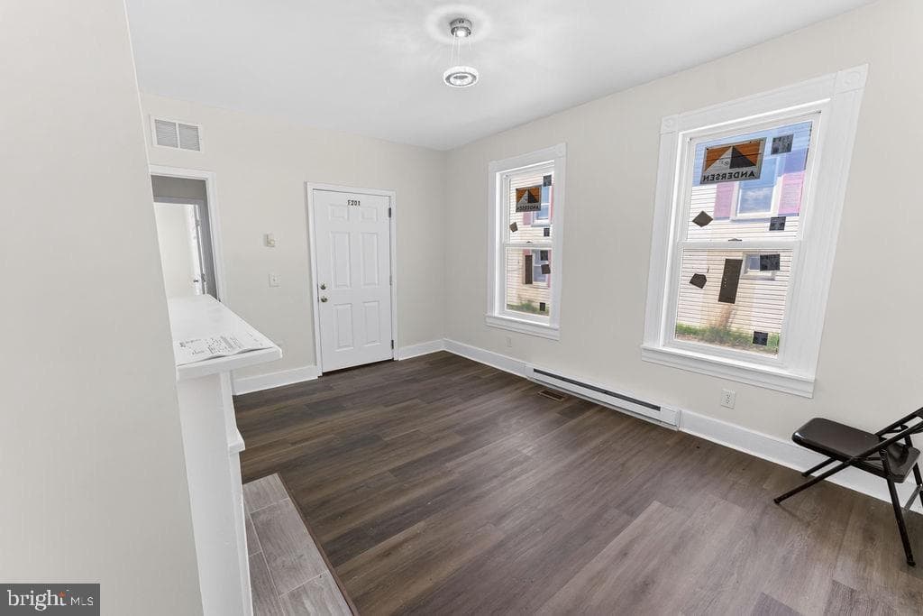 307 Newton Street photo 5