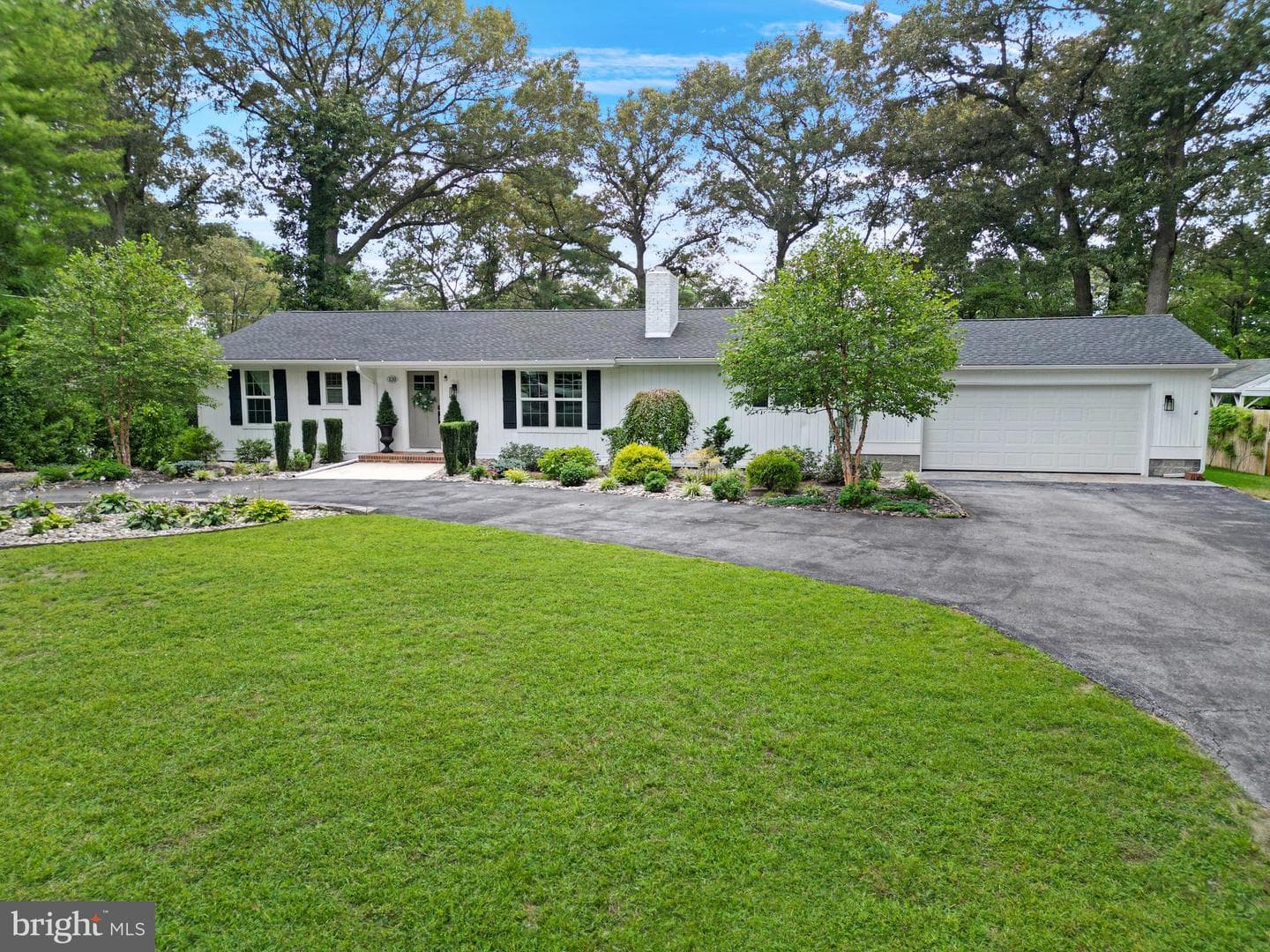 120 Lakeview Drive photo 1
