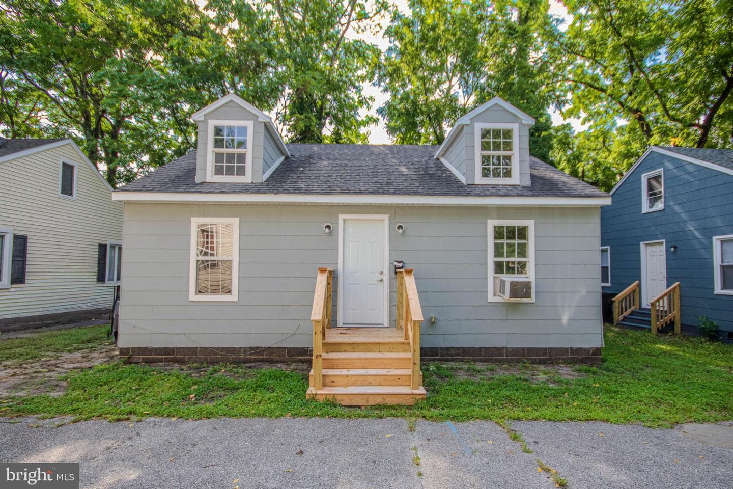 403 Newton Terrace photo 1