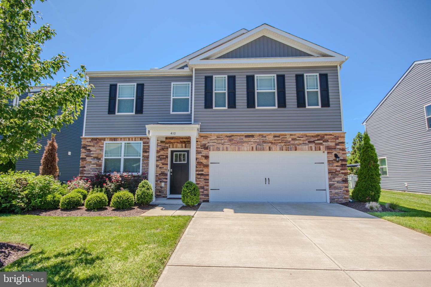 410 Lena Lane photo 1