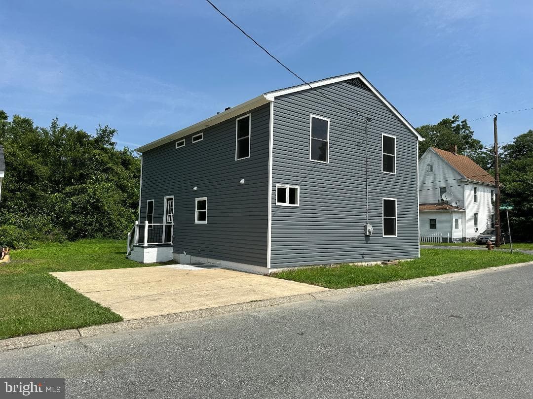 512 Young Street photo 2