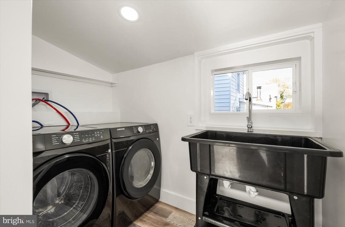 302 William Street photo 26