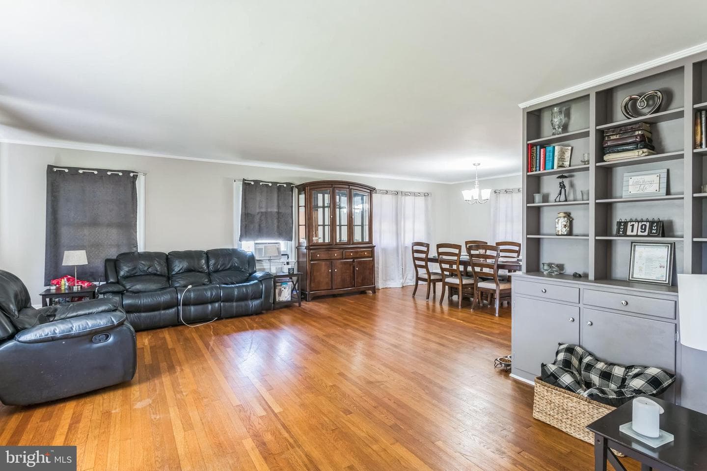 110 Ironshire Street photo 2