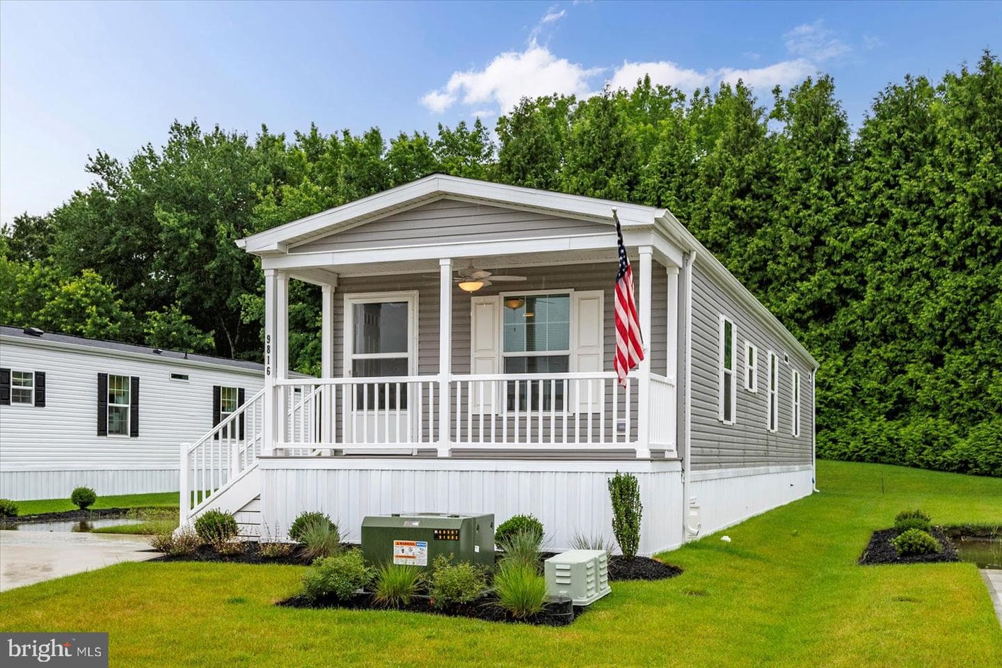 9814 Salt Life Lane photo 2