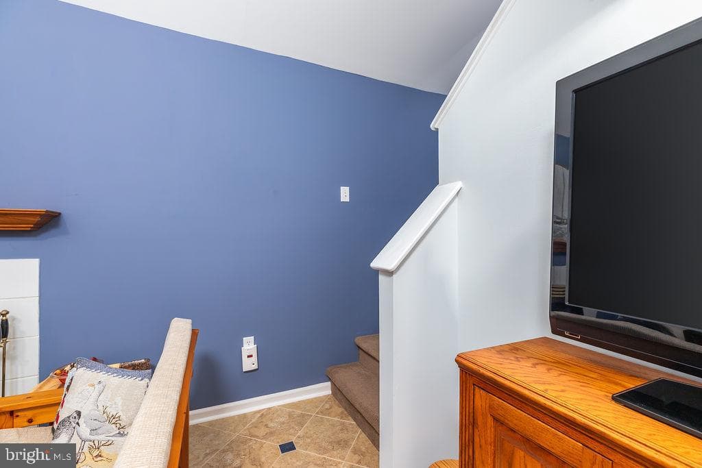 124 Camelot Circle photo 32