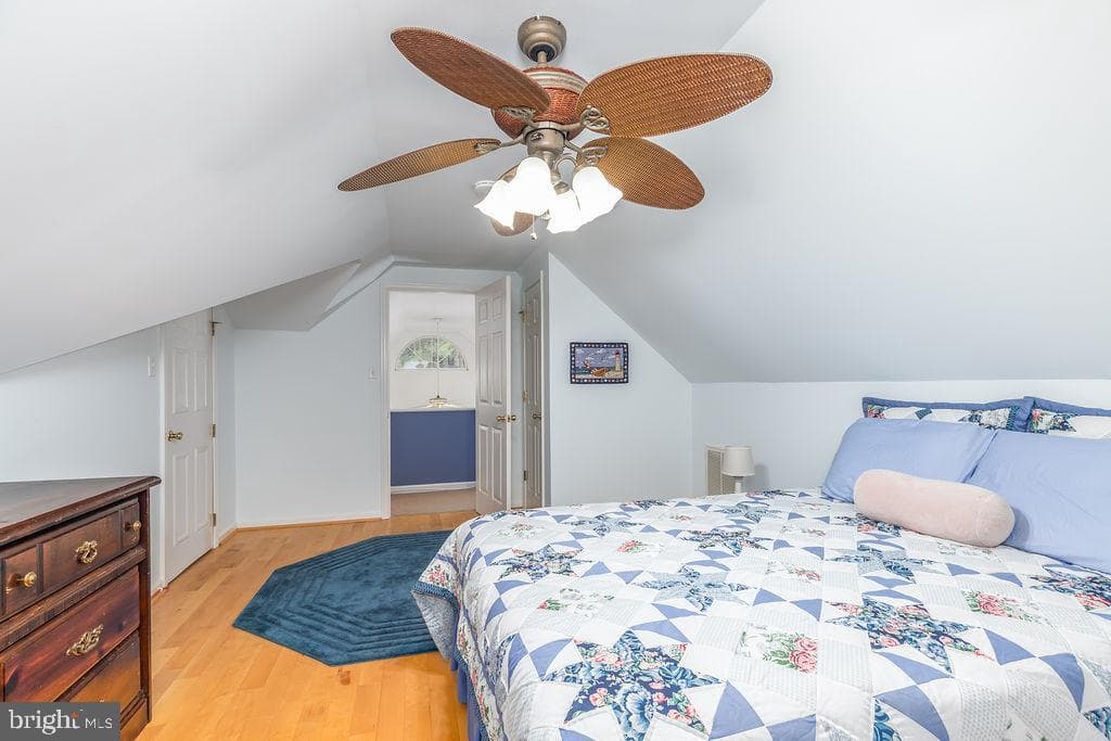 124 Camelot Circle photo 34