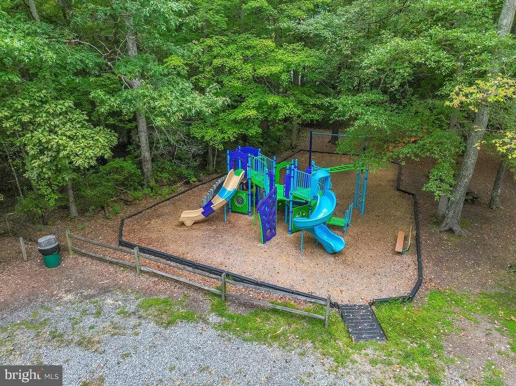 124 Camelot Circle photo 36