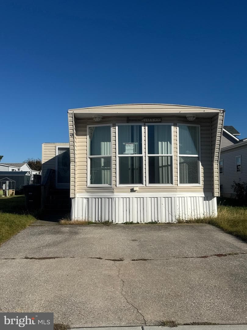 13318 Colonial Road photo 2