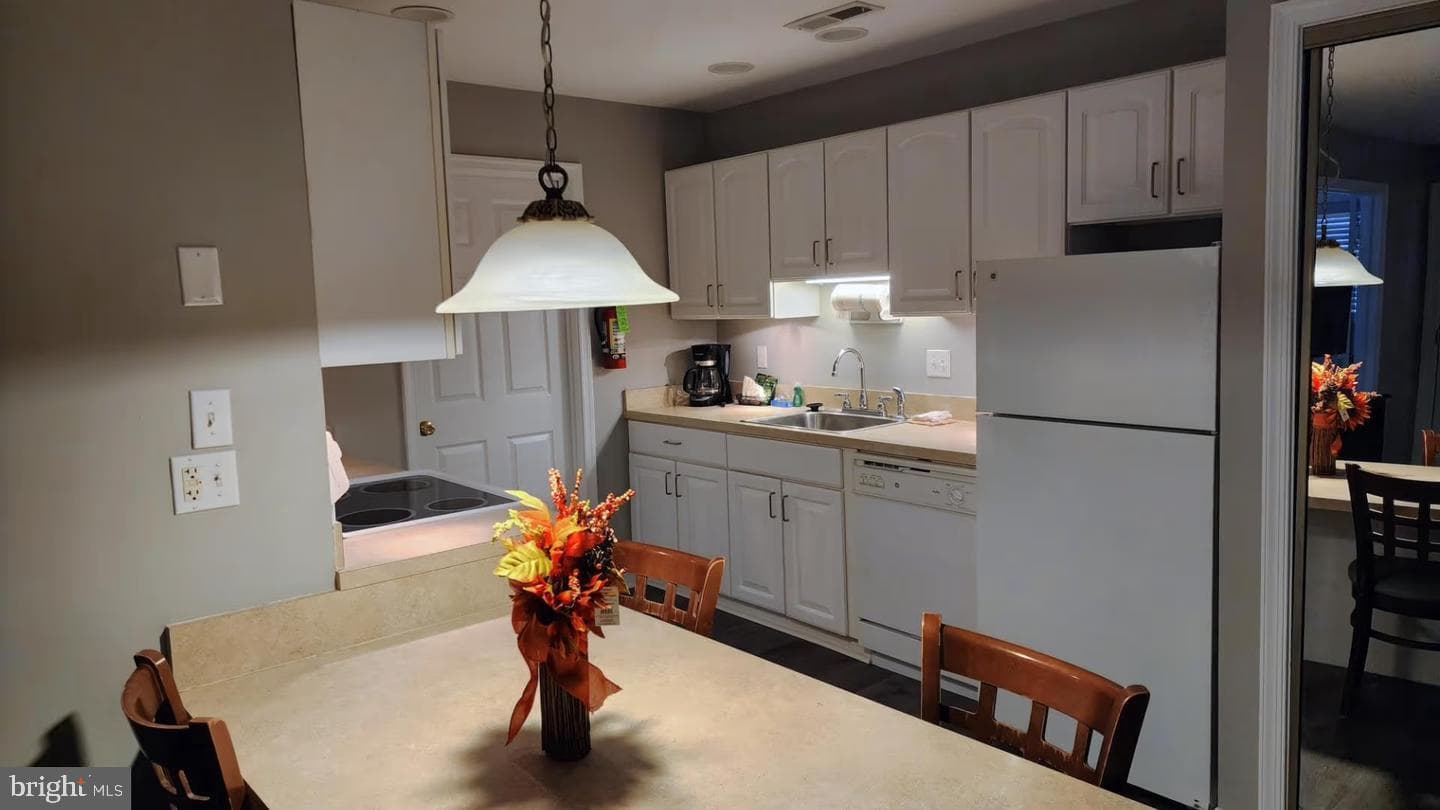 105 Edward Taylor Drive #unit# 194 Week # 22 photo 11