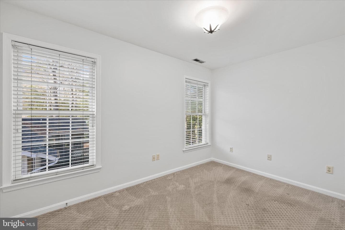 8 Edgewood Drive photo 22