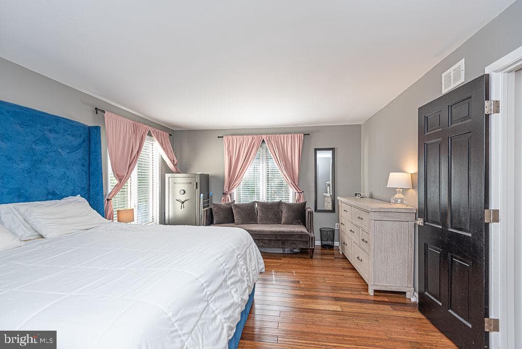 566 Ocean Parkway photo 35