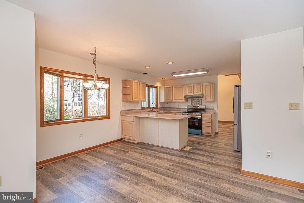 65 Cresthaven Drive photo 18