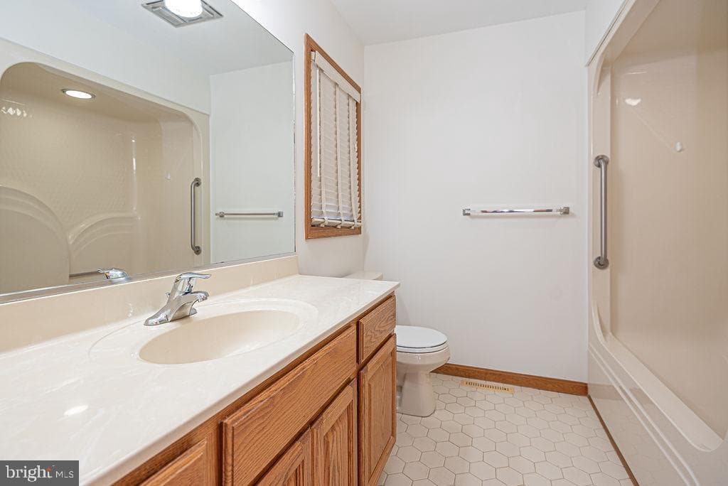 65 Cresthaven Drive photo 38