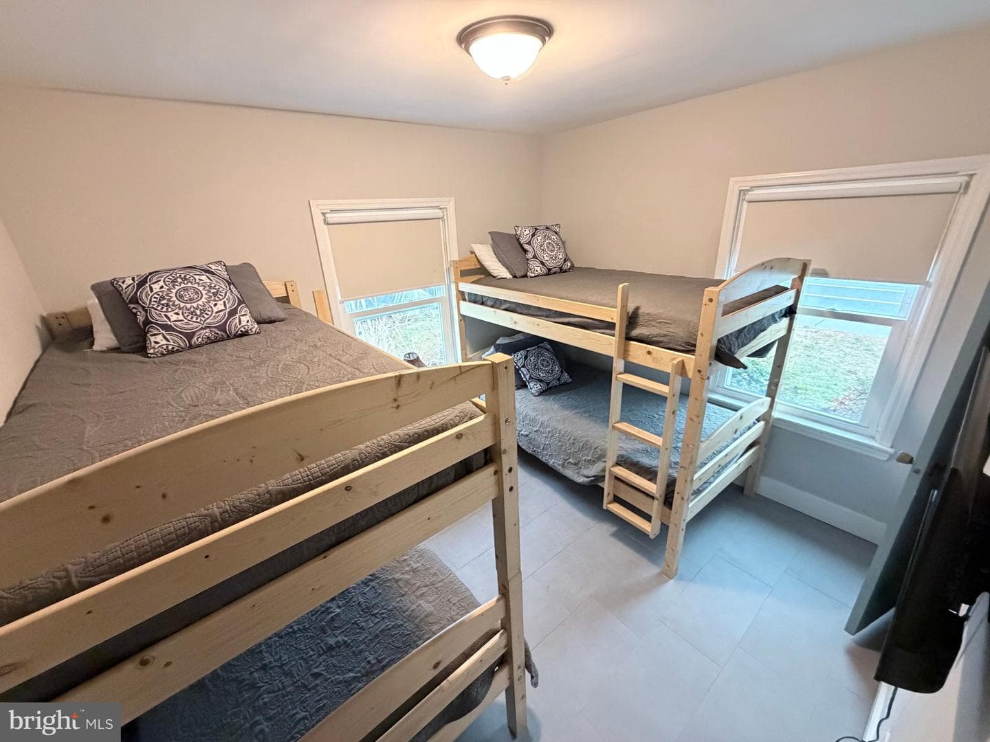 1407 N Saint Louis Avenue #1 photo 37