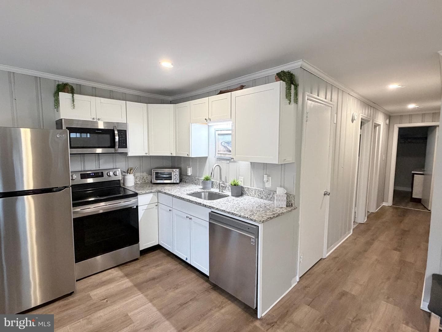1407 N Saint Louis Avenue #5 photo 20