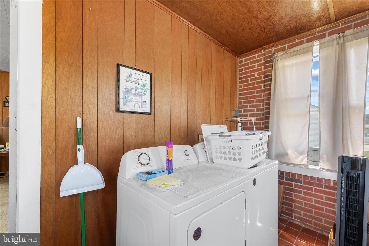 1400 Linden Drive photo 19