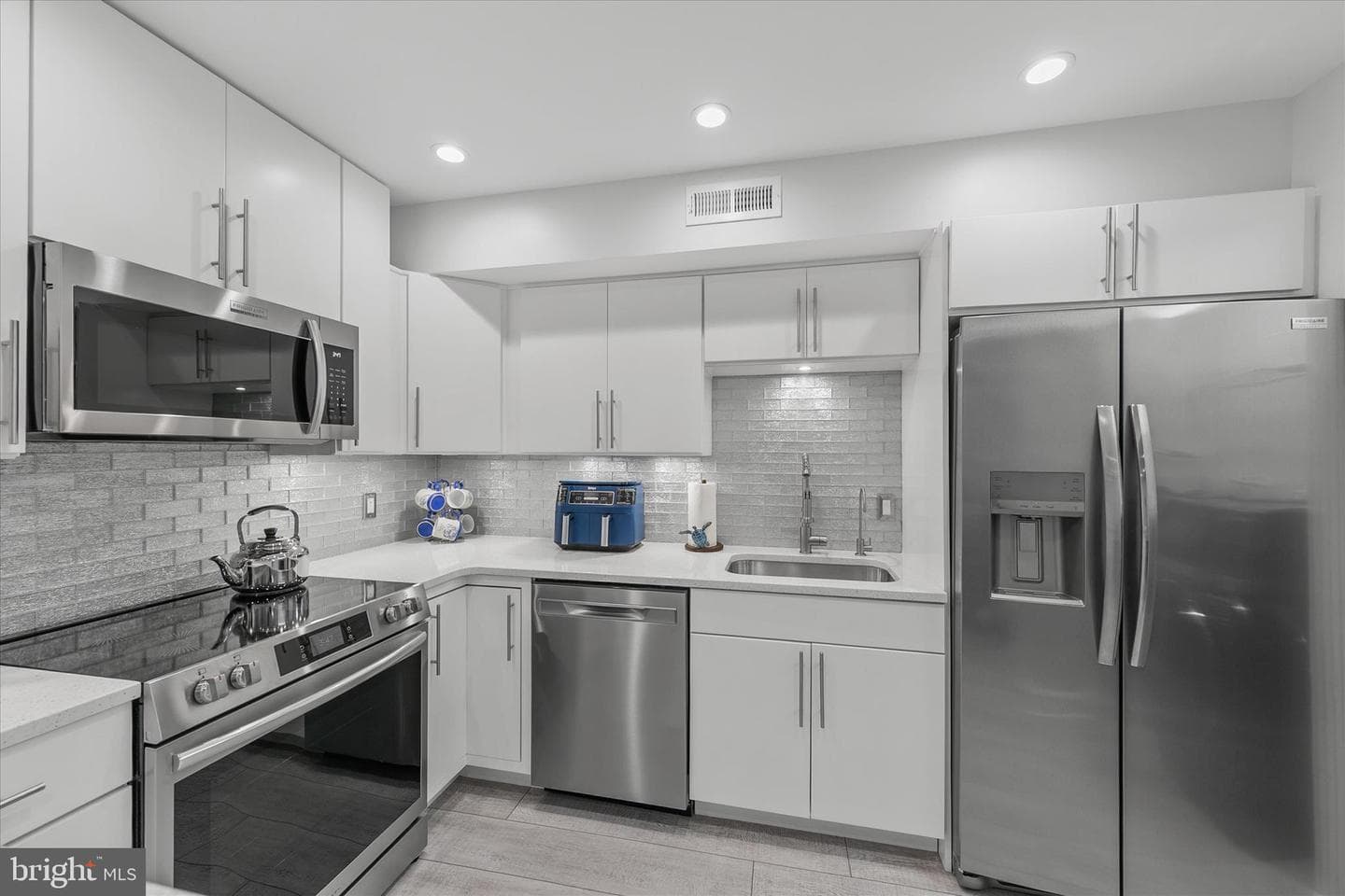14301 Tunnel Ave # 1B photo 12