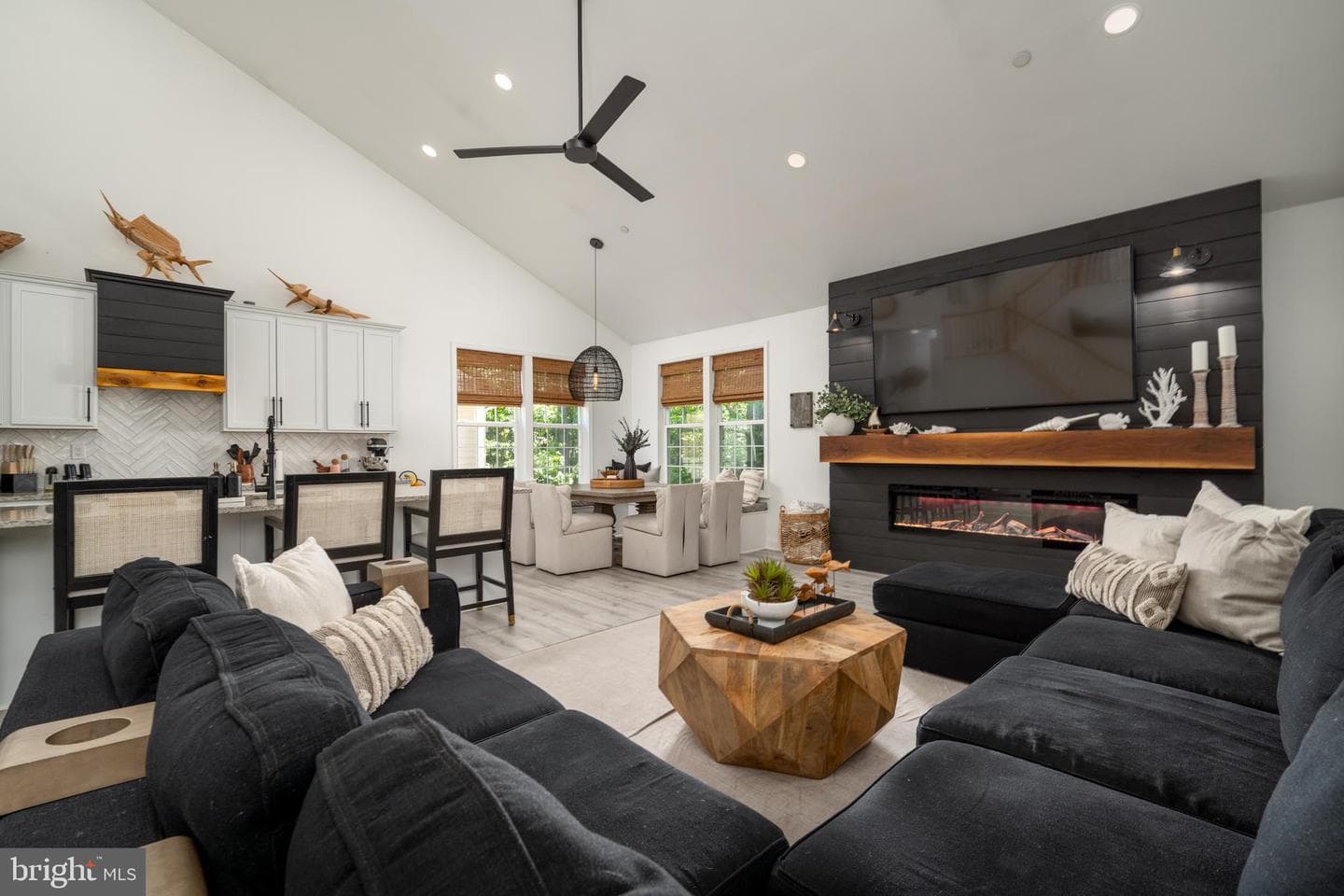 1622 Mercers Way photo 3