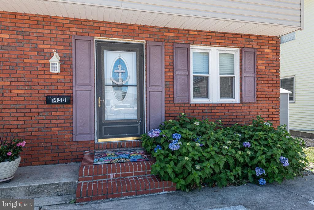 145 Newport Bay Drive #8 photo 3
