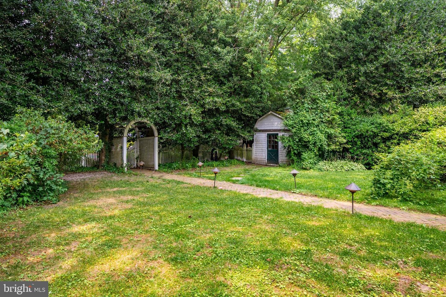 214 Broad Street photo 97