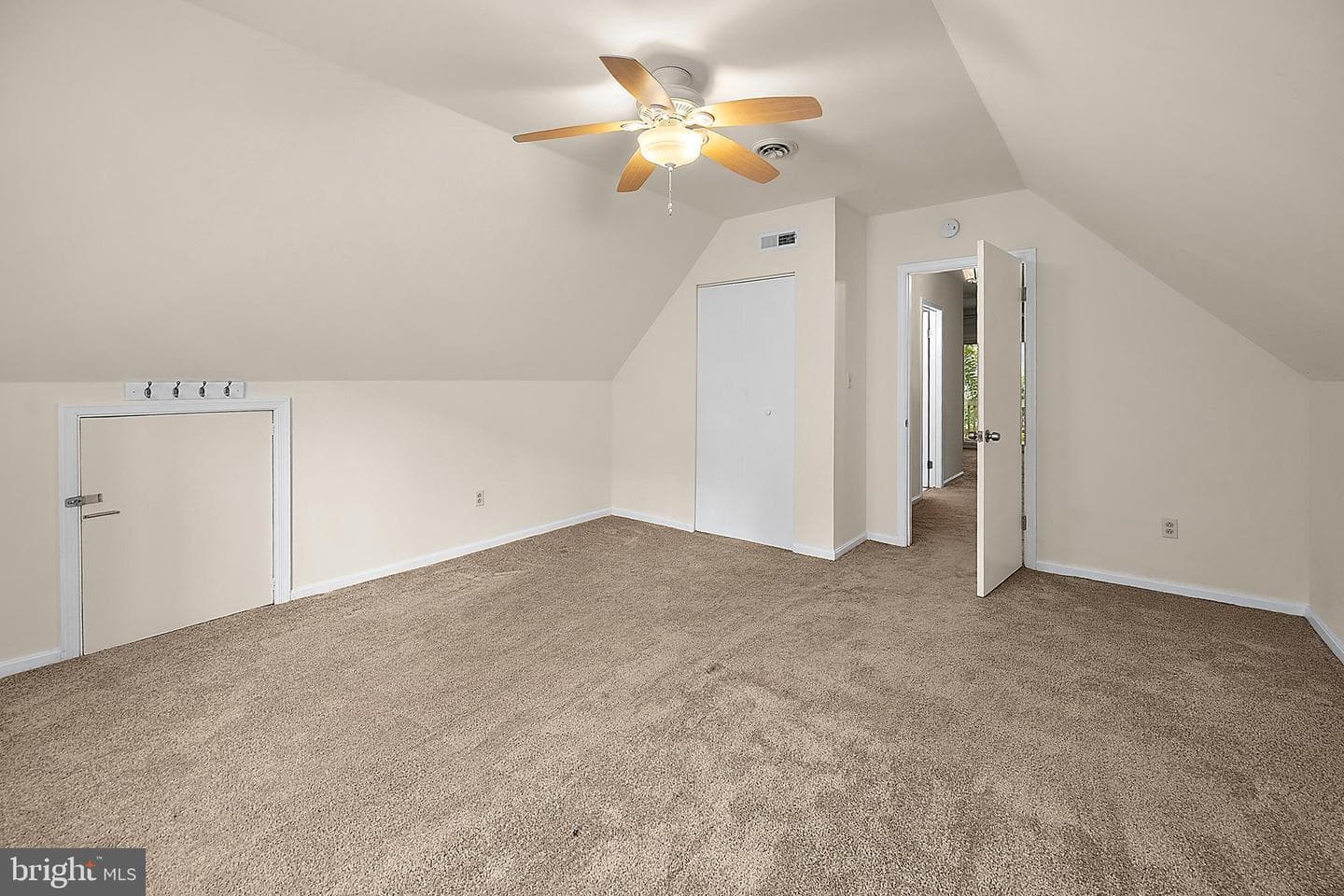 7 Royal Oaks Drive photo 32