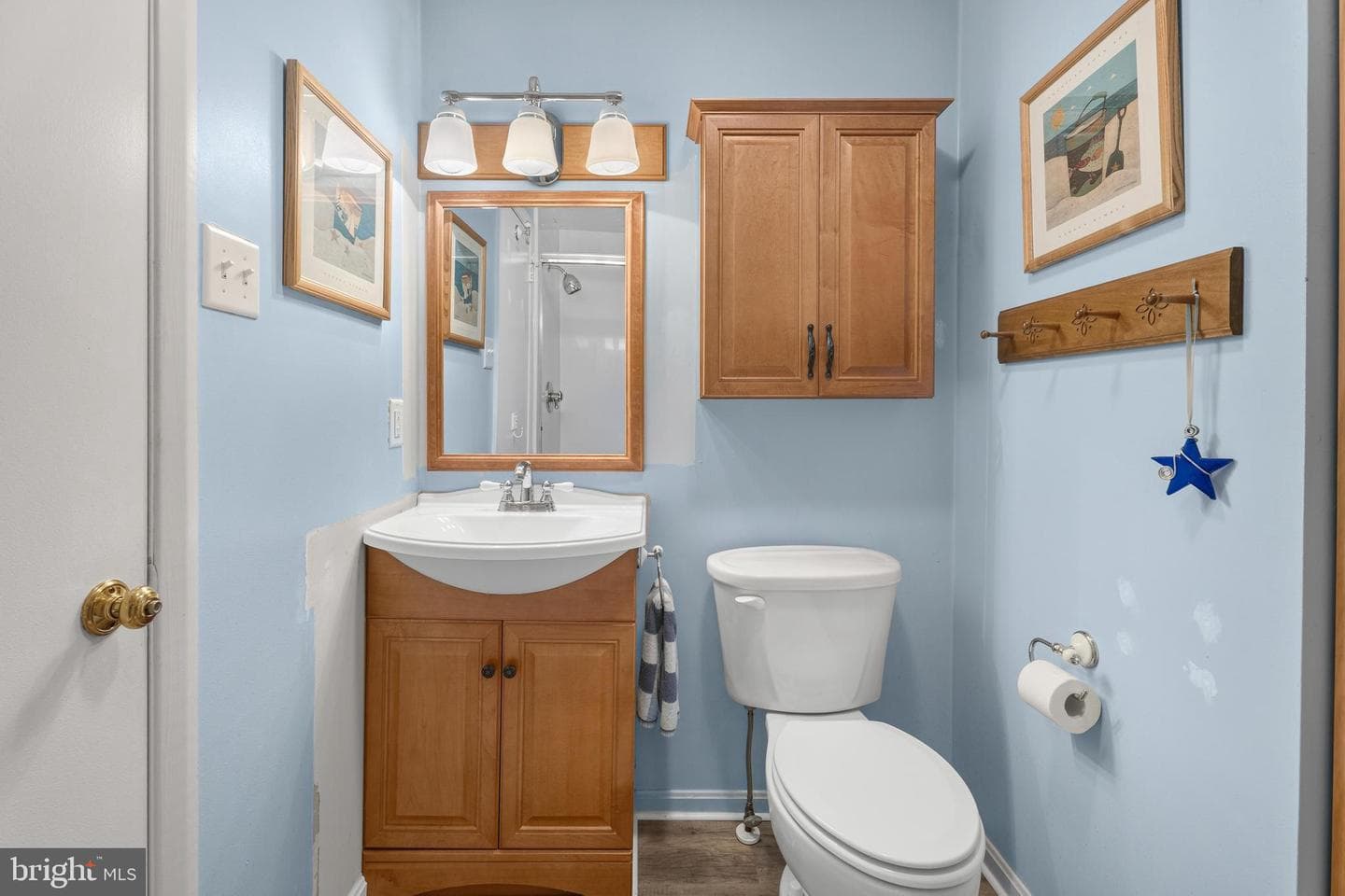 180 Teal Circle photo 24
