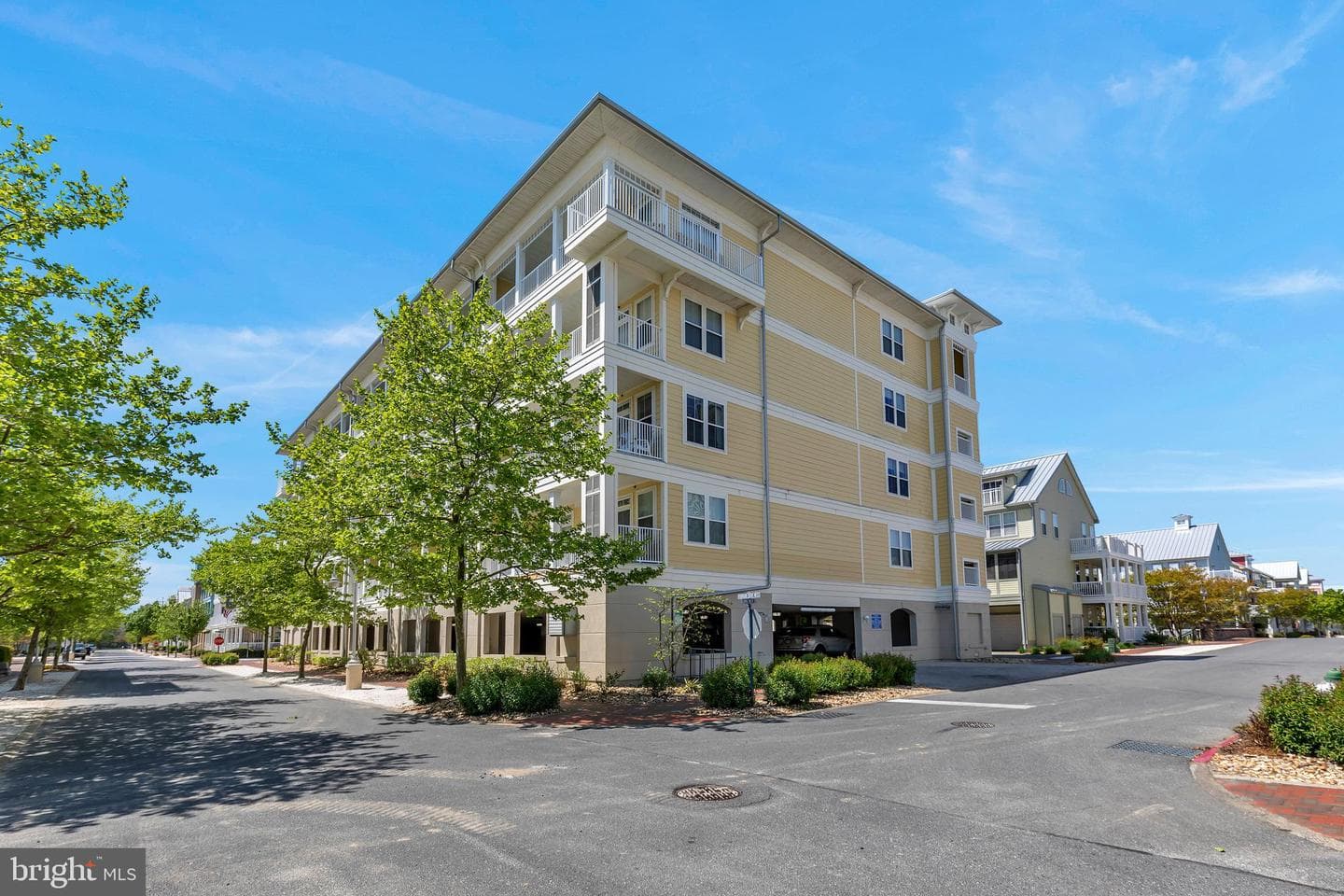 35 Fountain Drive W #lug-Av-4d photo 1