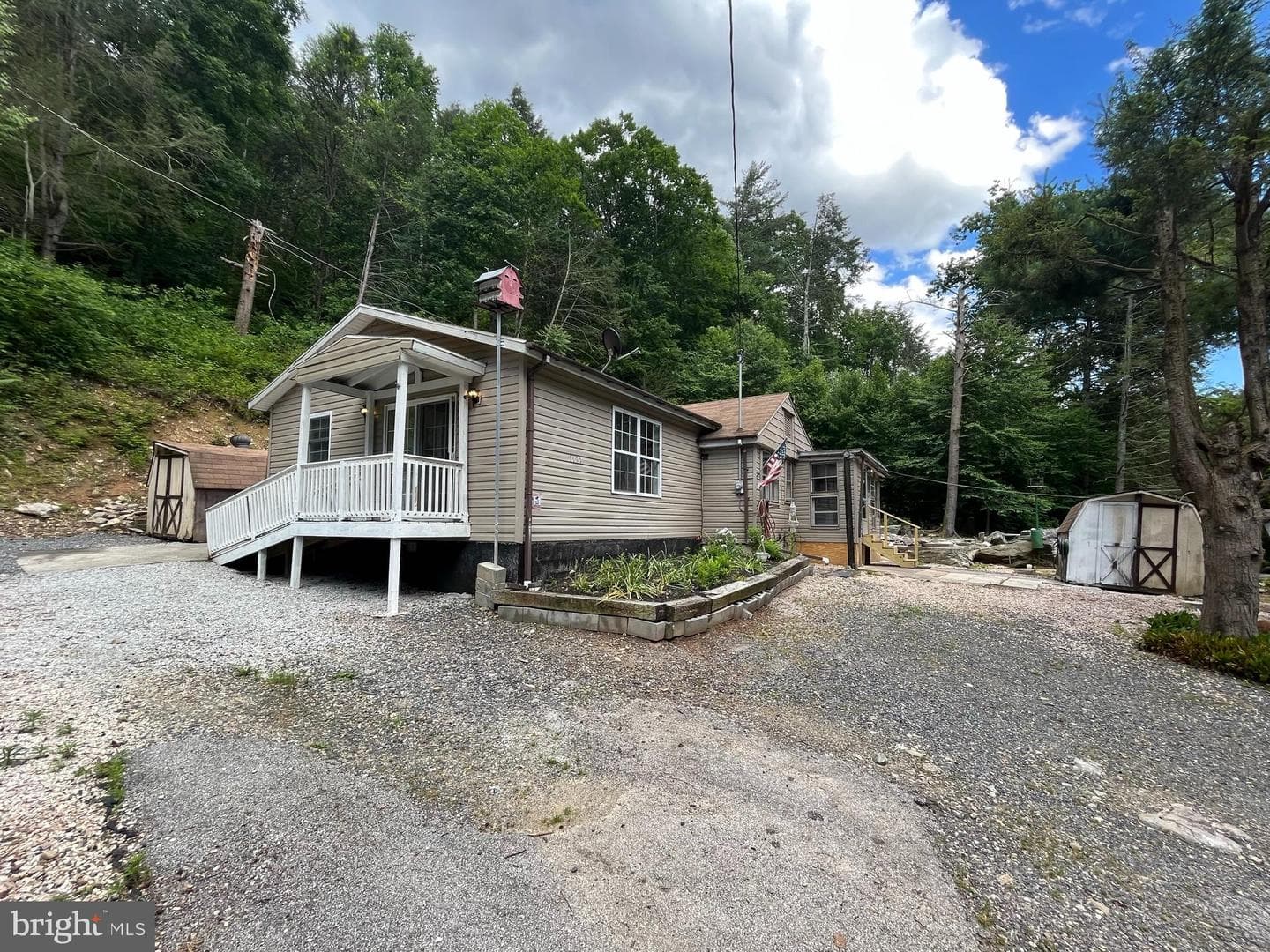 1175 Narrows Road photo 2