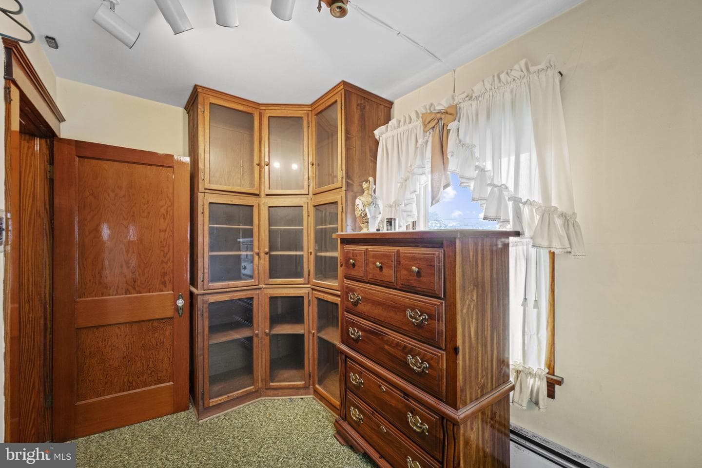 549 E King Street photo 15