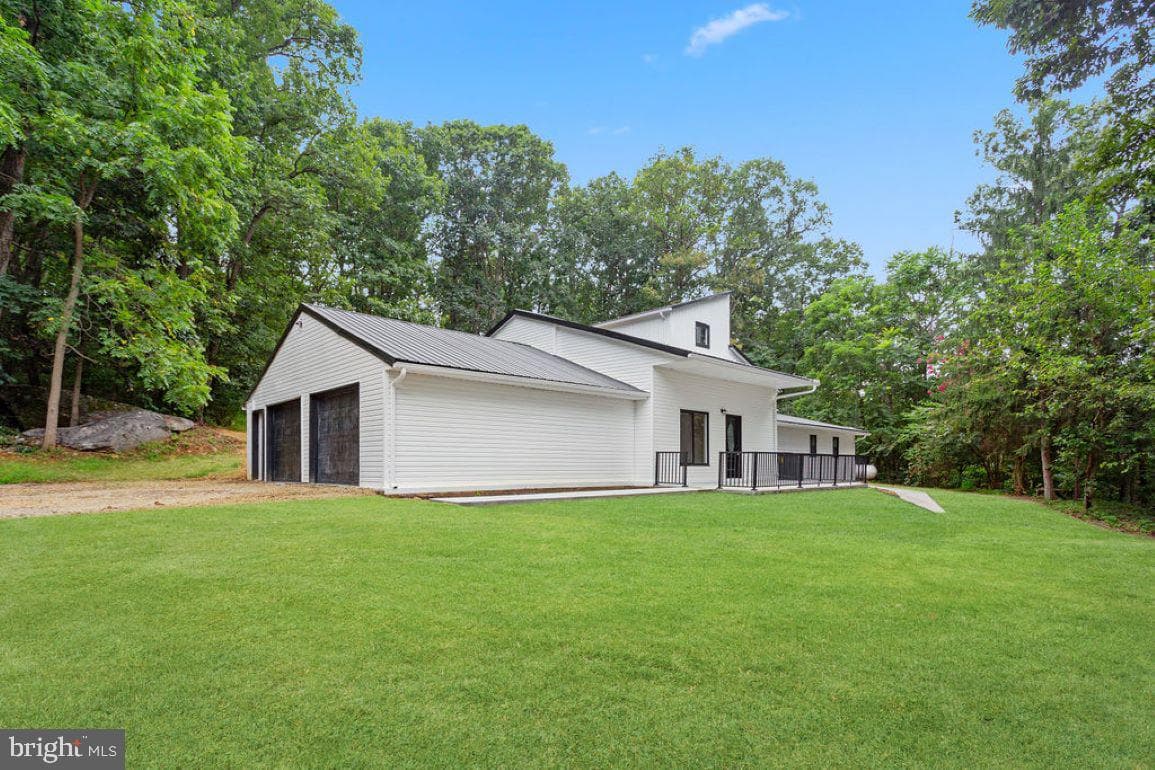 2325 York Road photo 2