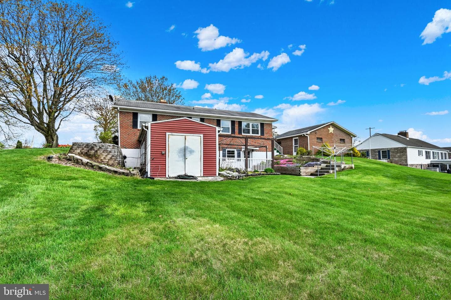 33 Ridge Avenue photo 11