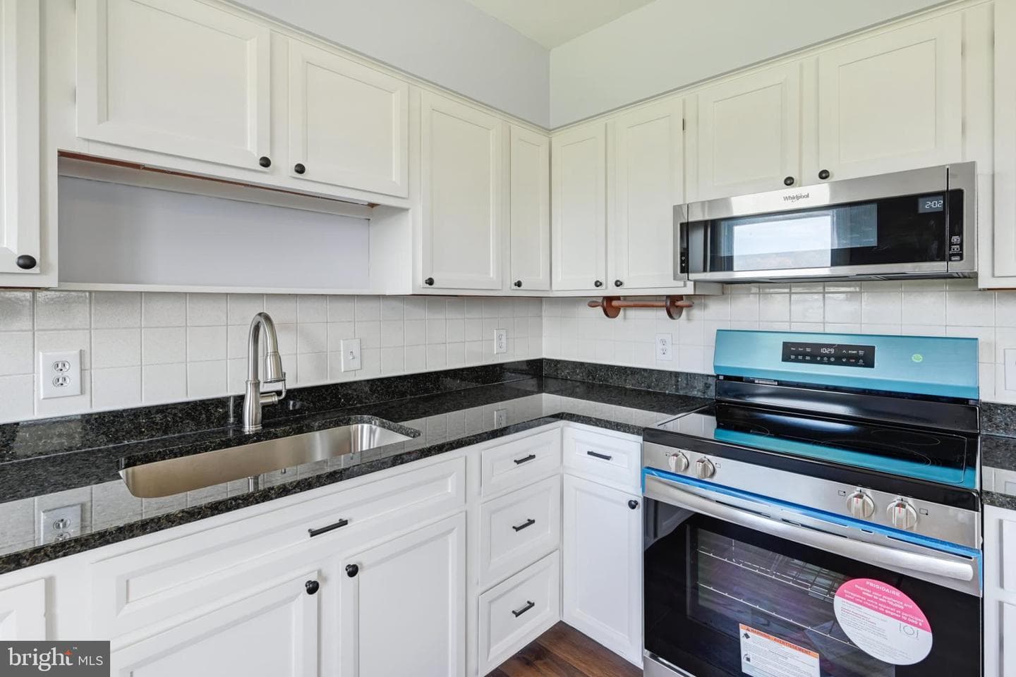 33 Ridge Avenue photo 20