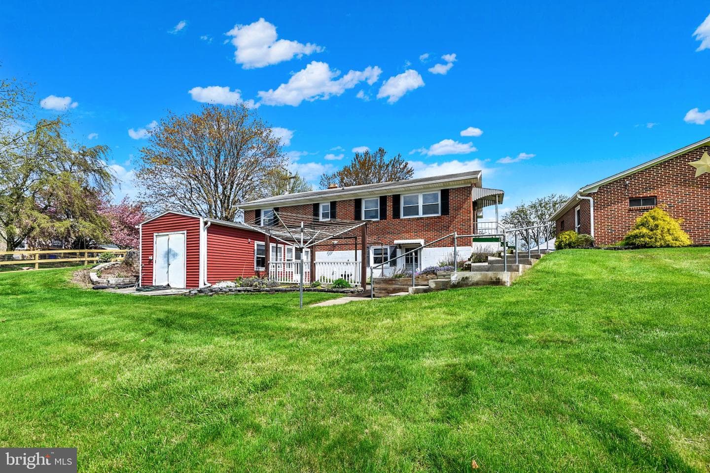 33 Ridge Avenue photo 9