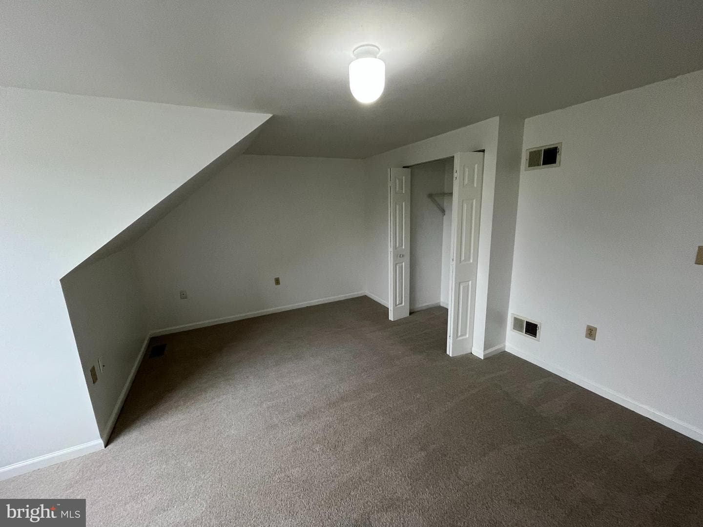 1 Oxford Court photo 23