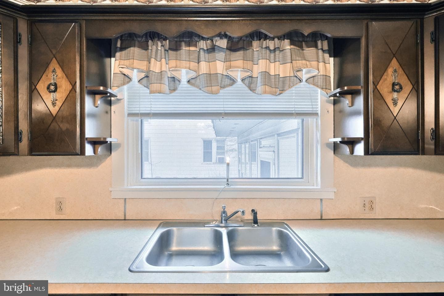 152 W York Street photo 18