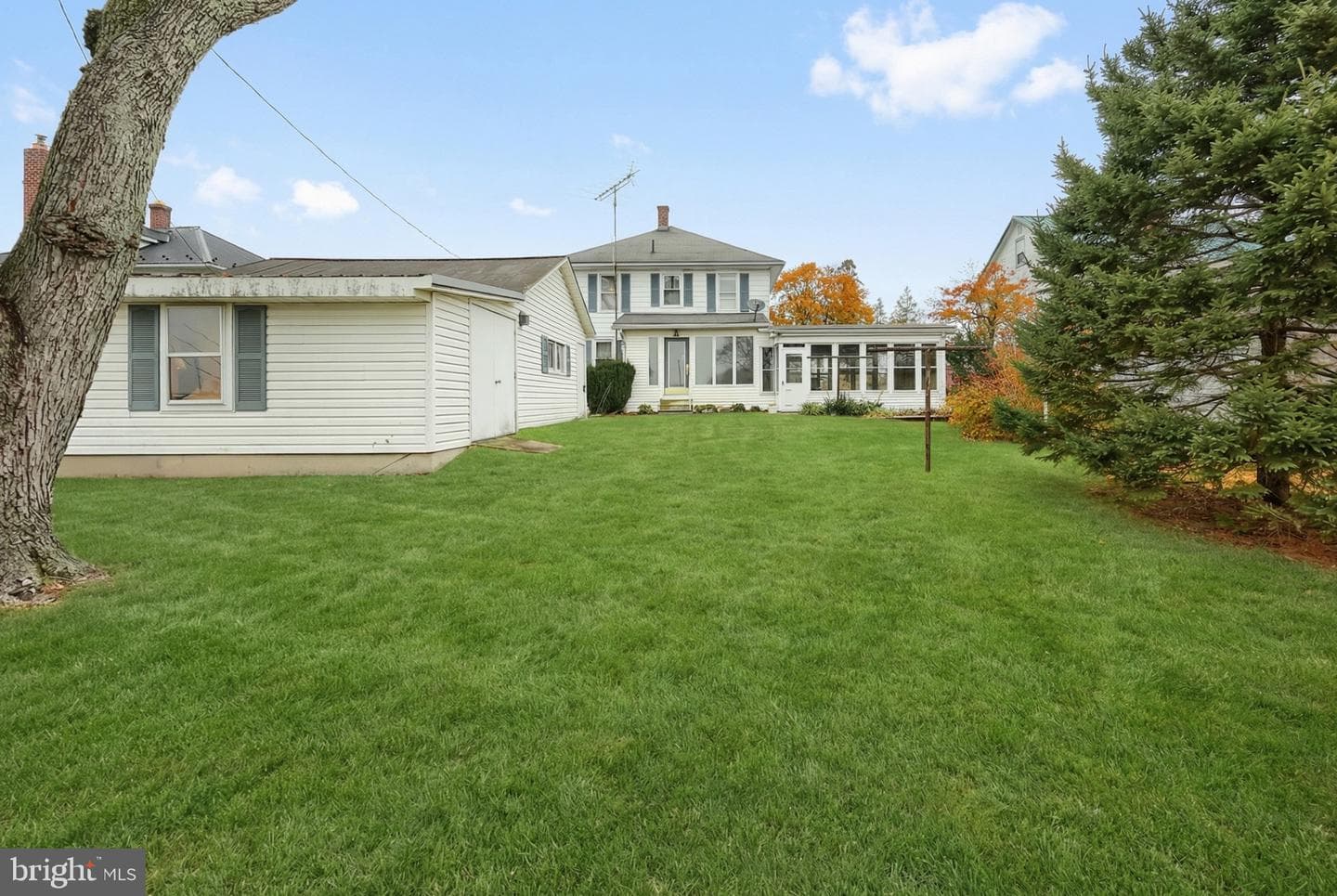 152 W York Street photo 2