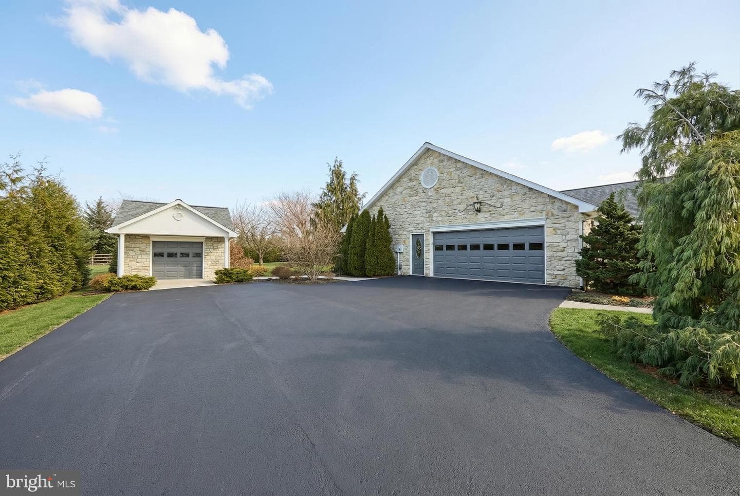 60 Hunters Circle photo 4