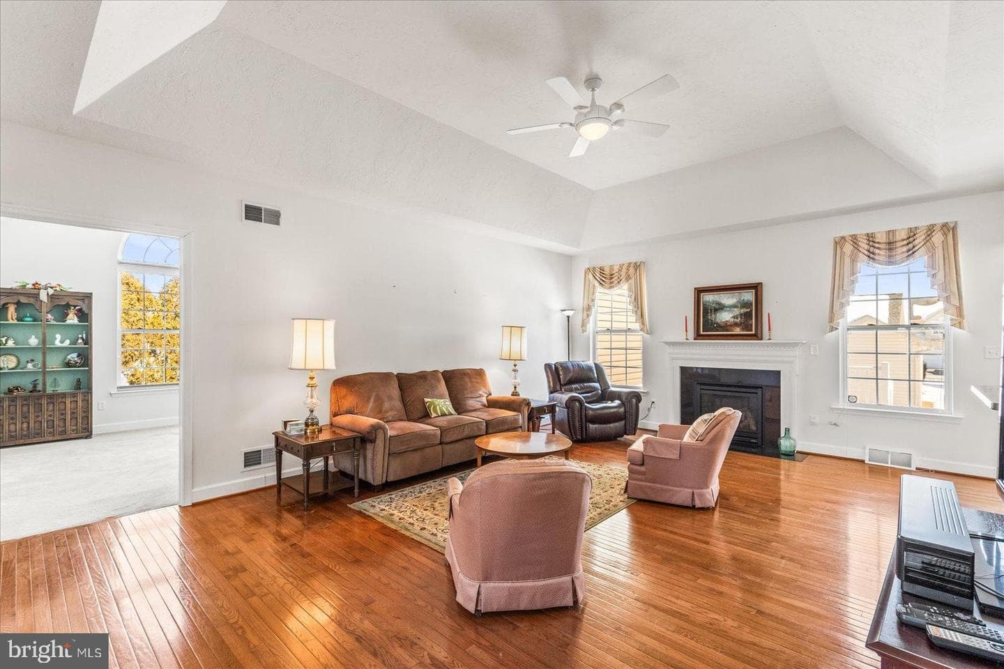 153 Laura Lane photo 6