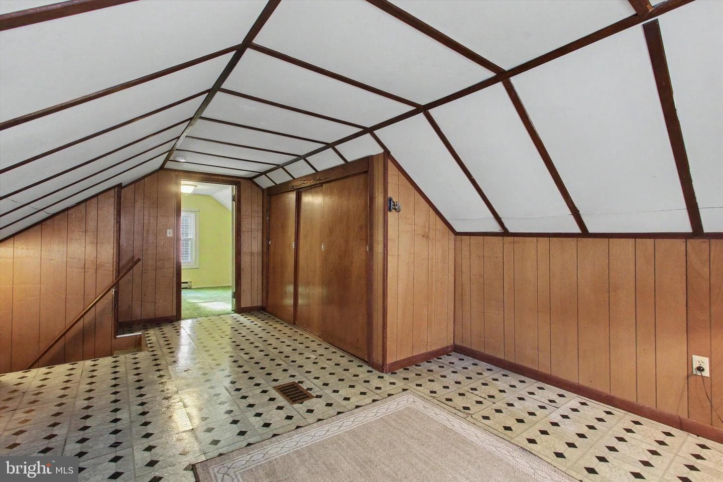 371 Maple Avenue photo 33