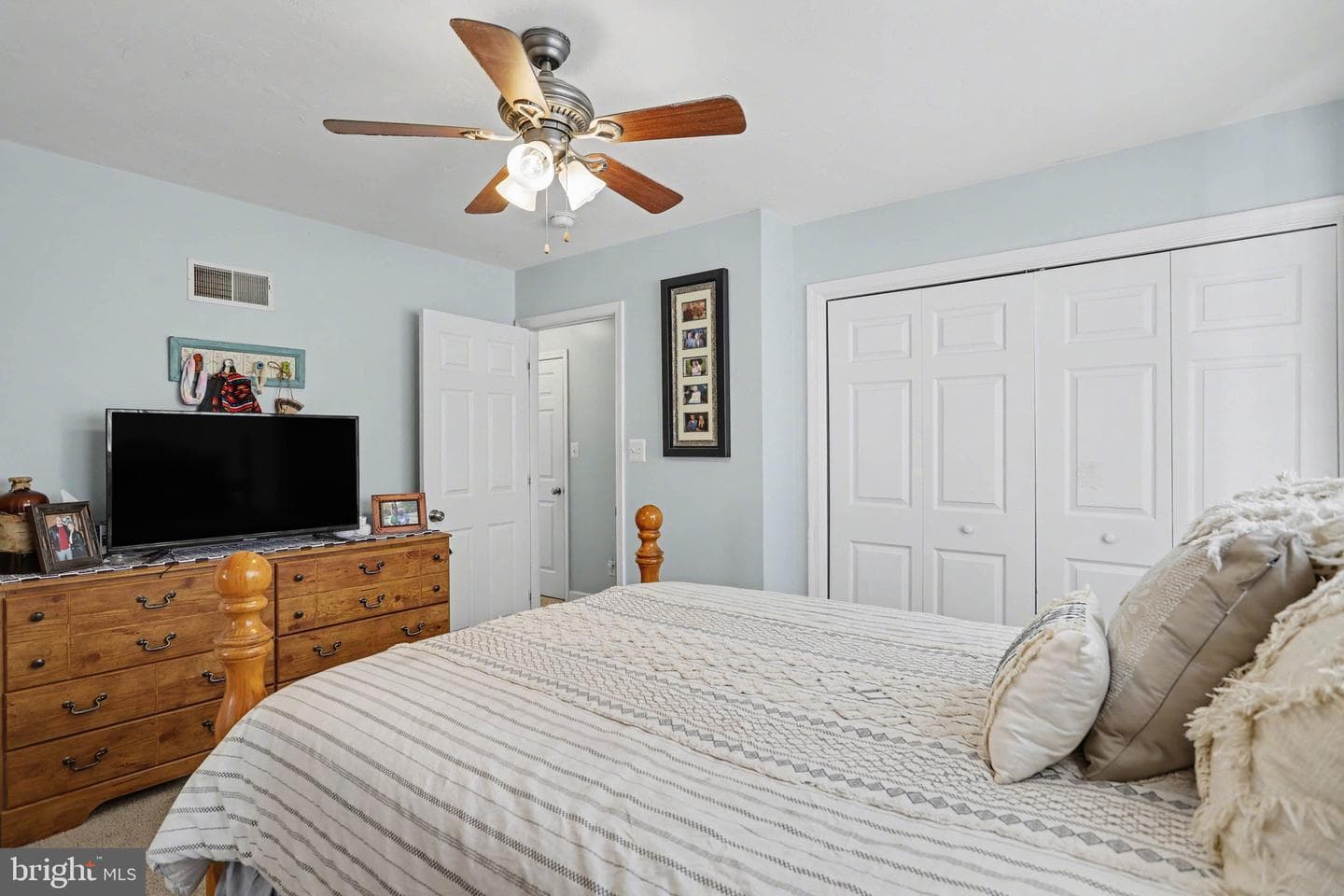 240 Amanda Drive photo 25