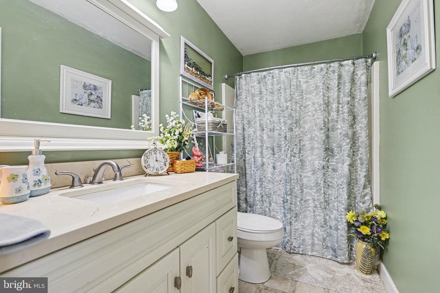 240 Amanda Drive photo 27
