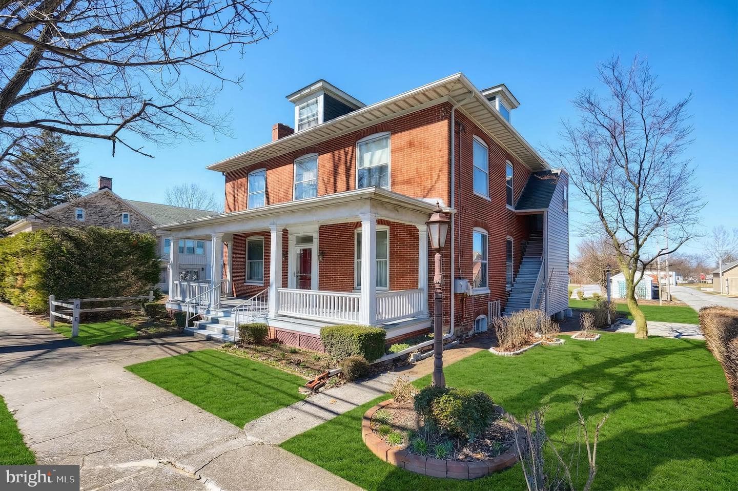 318 Lincoln Way W photo 2