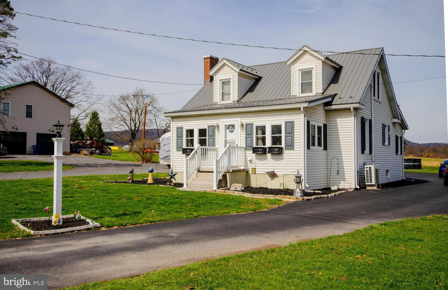 995 Old Route 30 photo 1